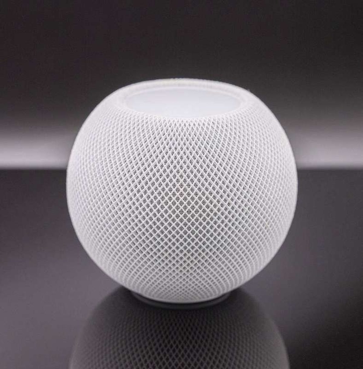 Apple plans two October launches: smart home hub, OLED MacBook Pro