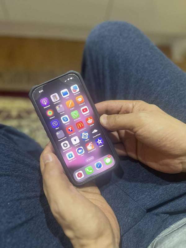 An iPhone showing its home screen, one of the phones that supports eSIM since the 2018 XS and XR generation