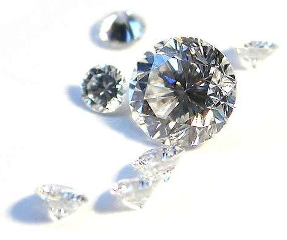 Why diamond is hard and graphite is soft when both are carbon