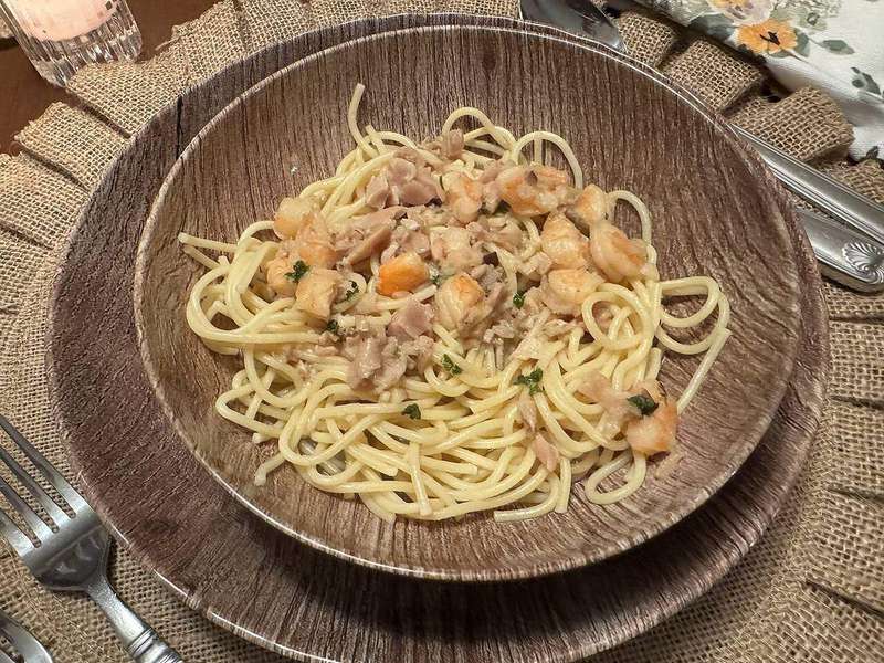 Home cooked clam and shrimp spaghetti