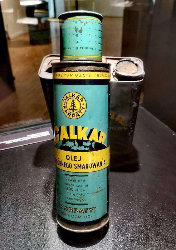 A row of motor oil containers
