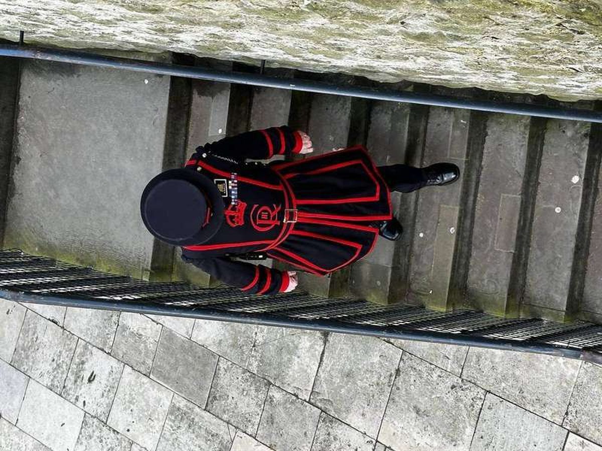 Why Does Going Downstairs Hurt Knees More Than Going Up?