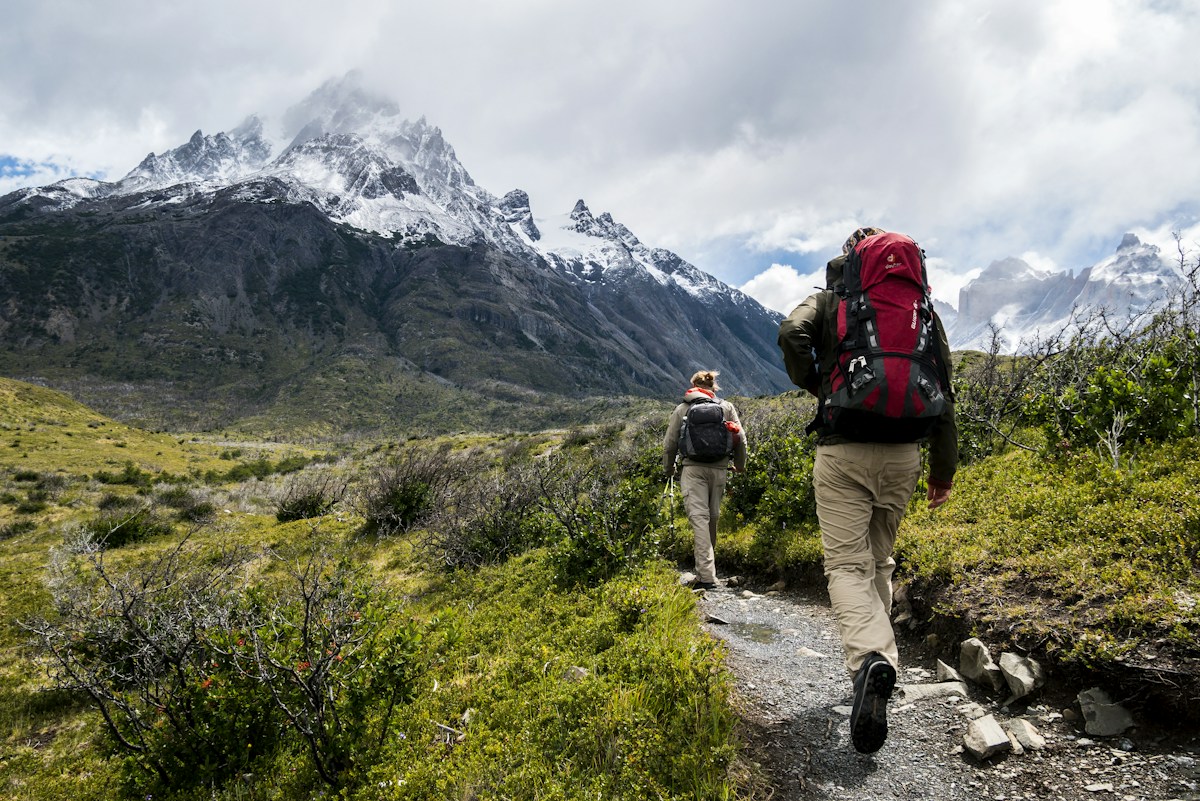 What should you pack for a day hike: a complete checklist