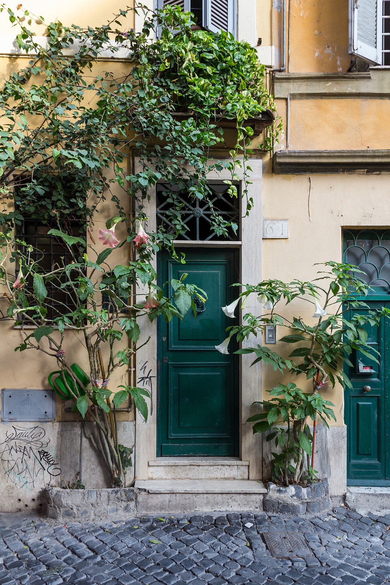 How to stop drafts under doors cheaply: 7 fixes