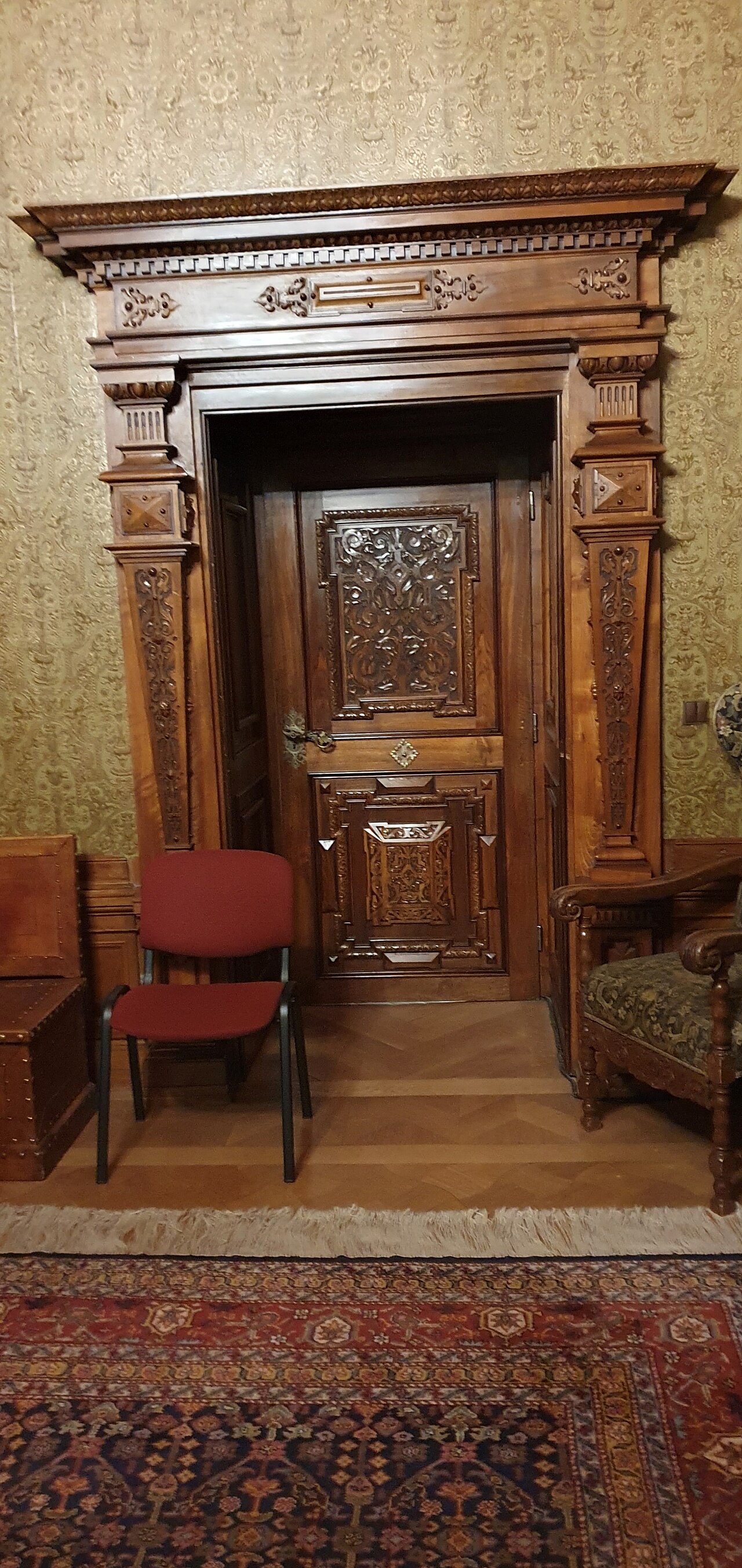 An interior room door