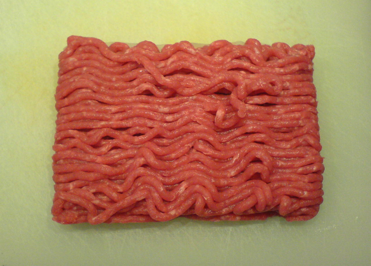 Ground beef showing browned and red areas from uneven oxygen exposure