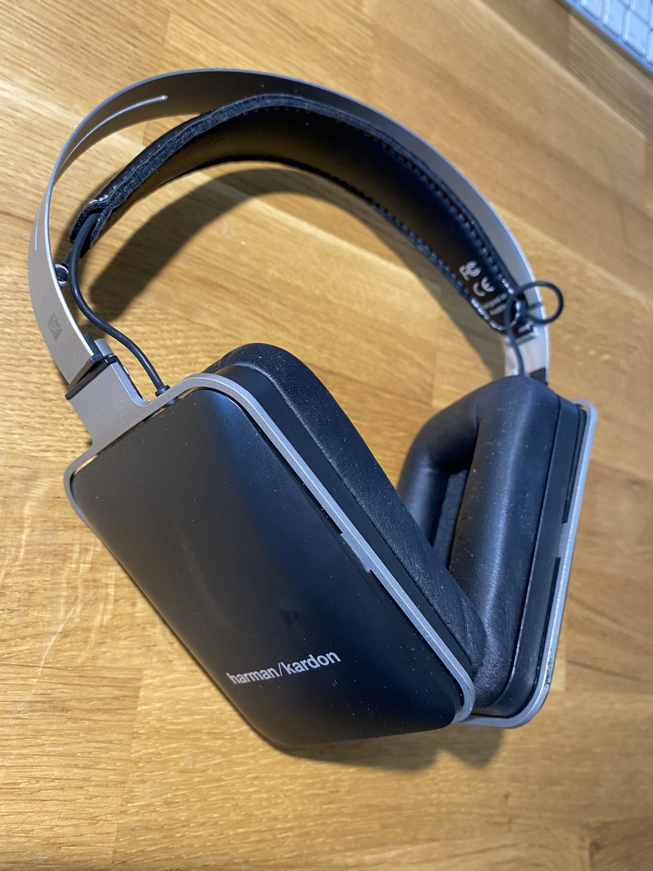 Harman Kardon headphones with noise cancellation