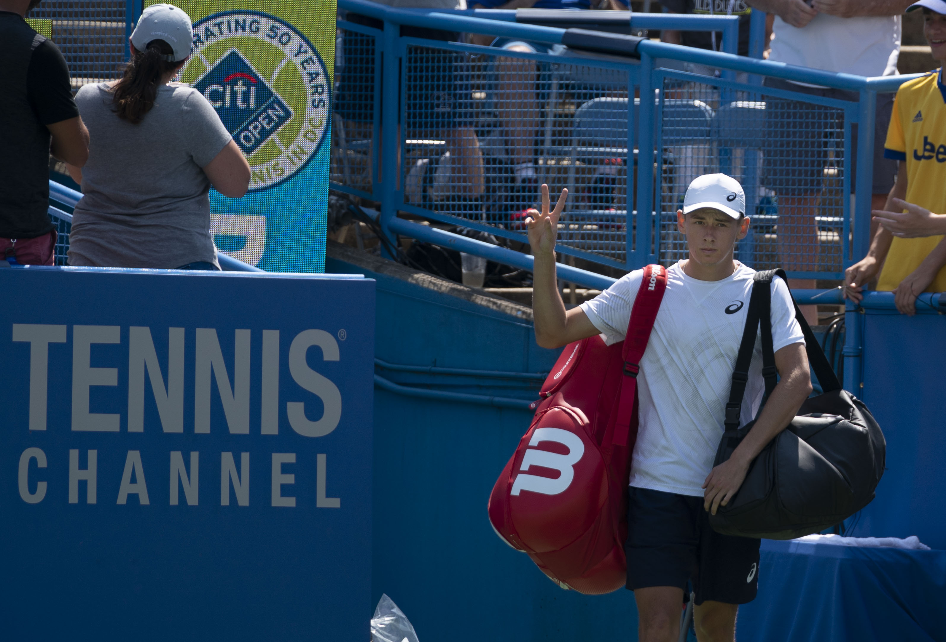 Alex de Minaur waves to fans at the 2018 Citi Open