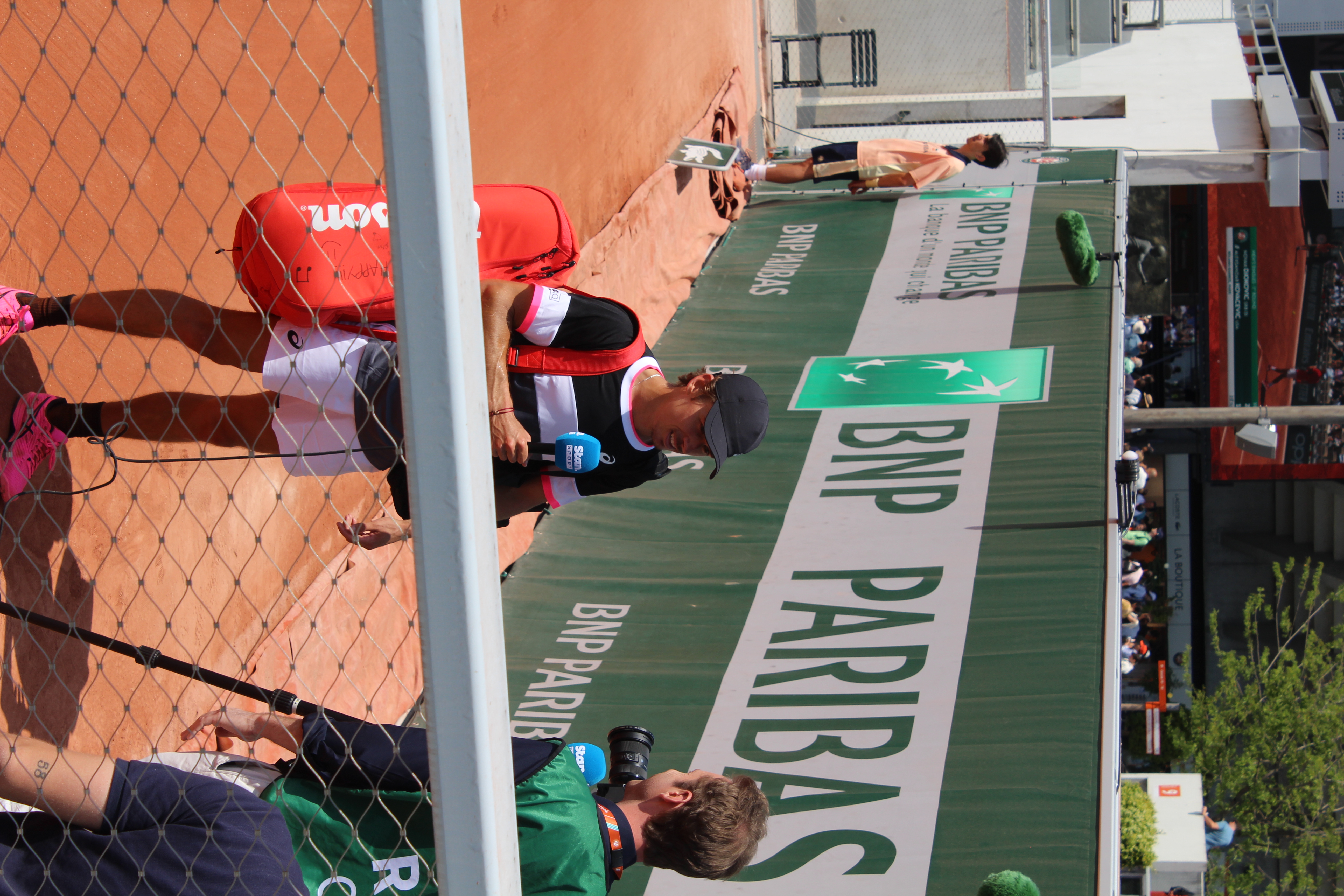 Alex de Minaur in action at the 2023 French Open