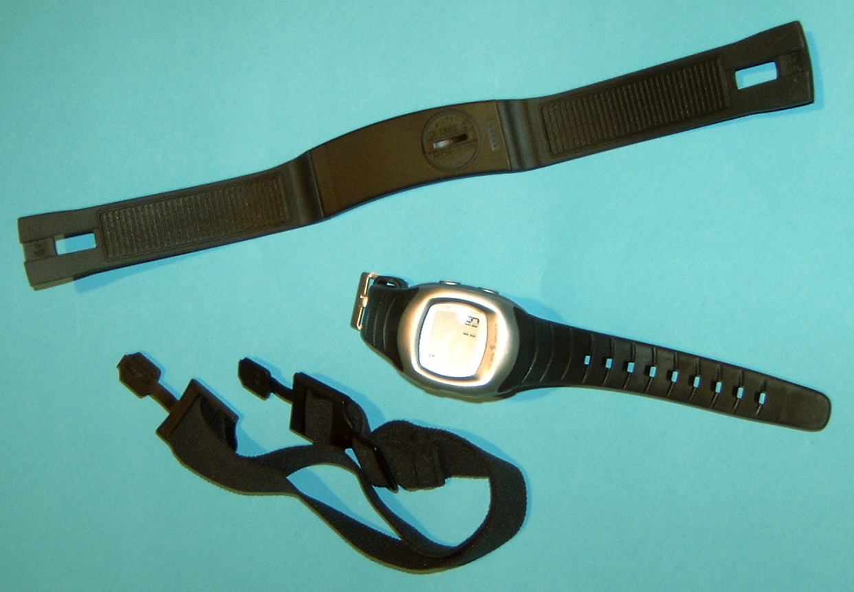 Heart rate chest strap monitor for tracking pulse