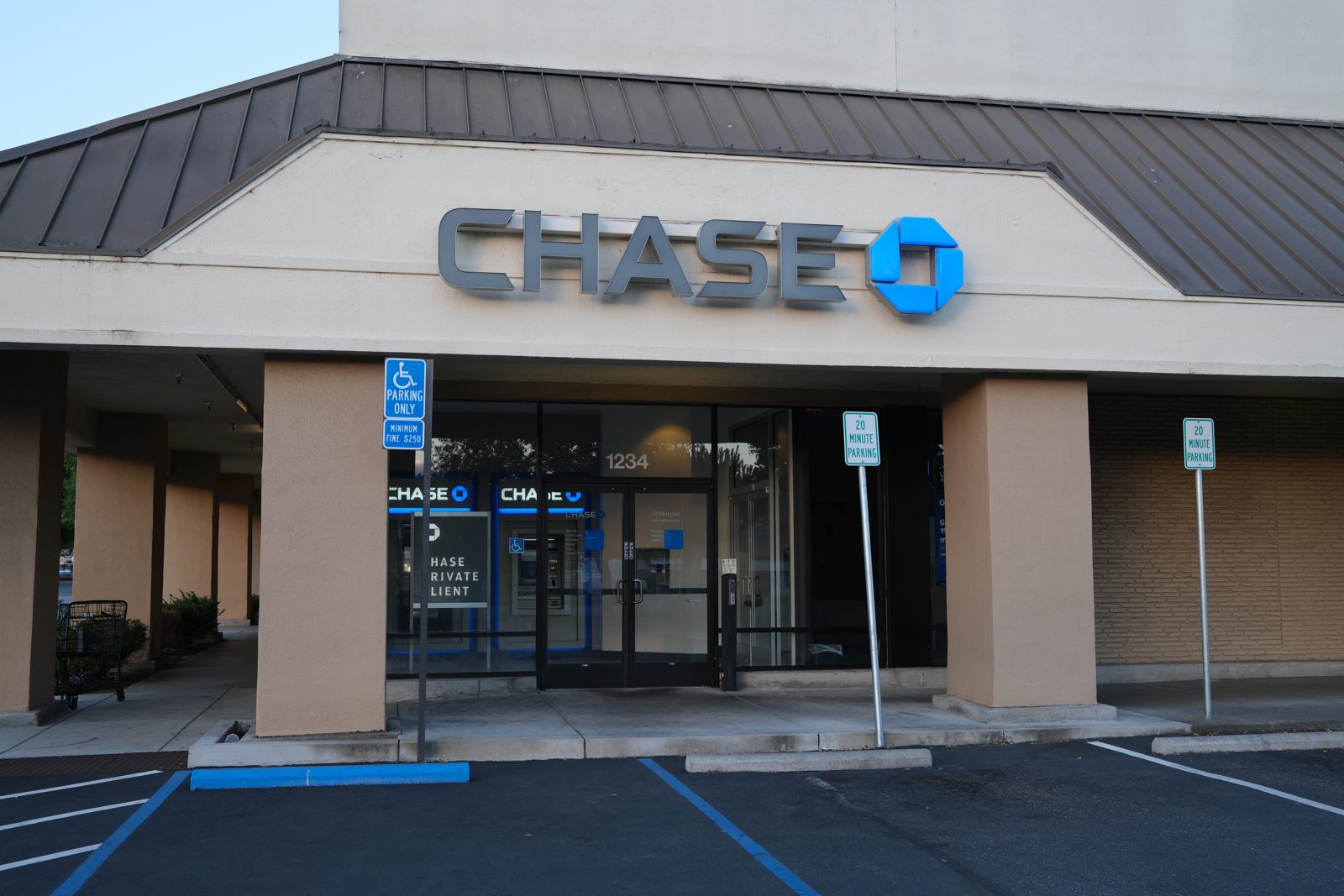 A Chase bank branch exterior