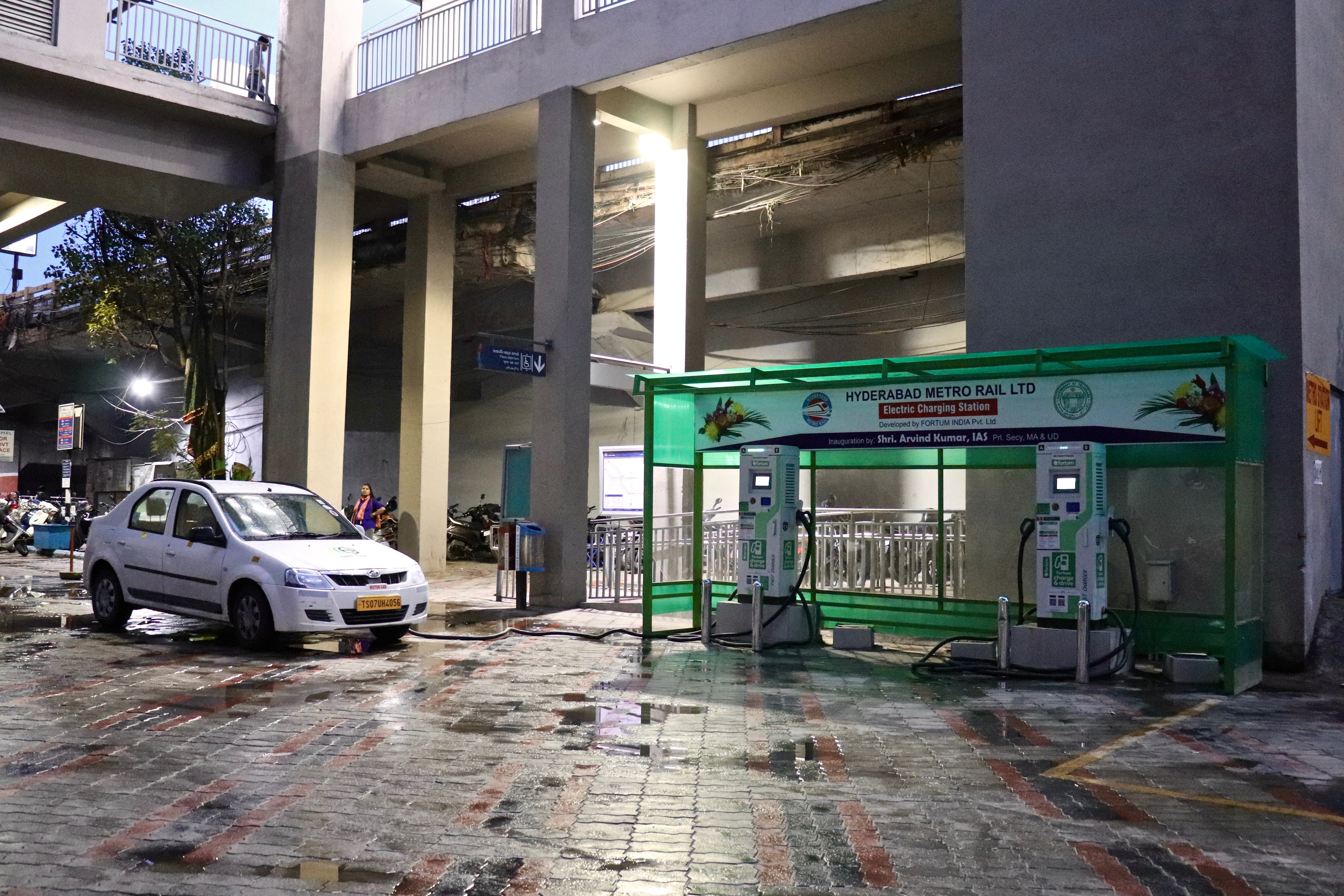 Electric car charging station