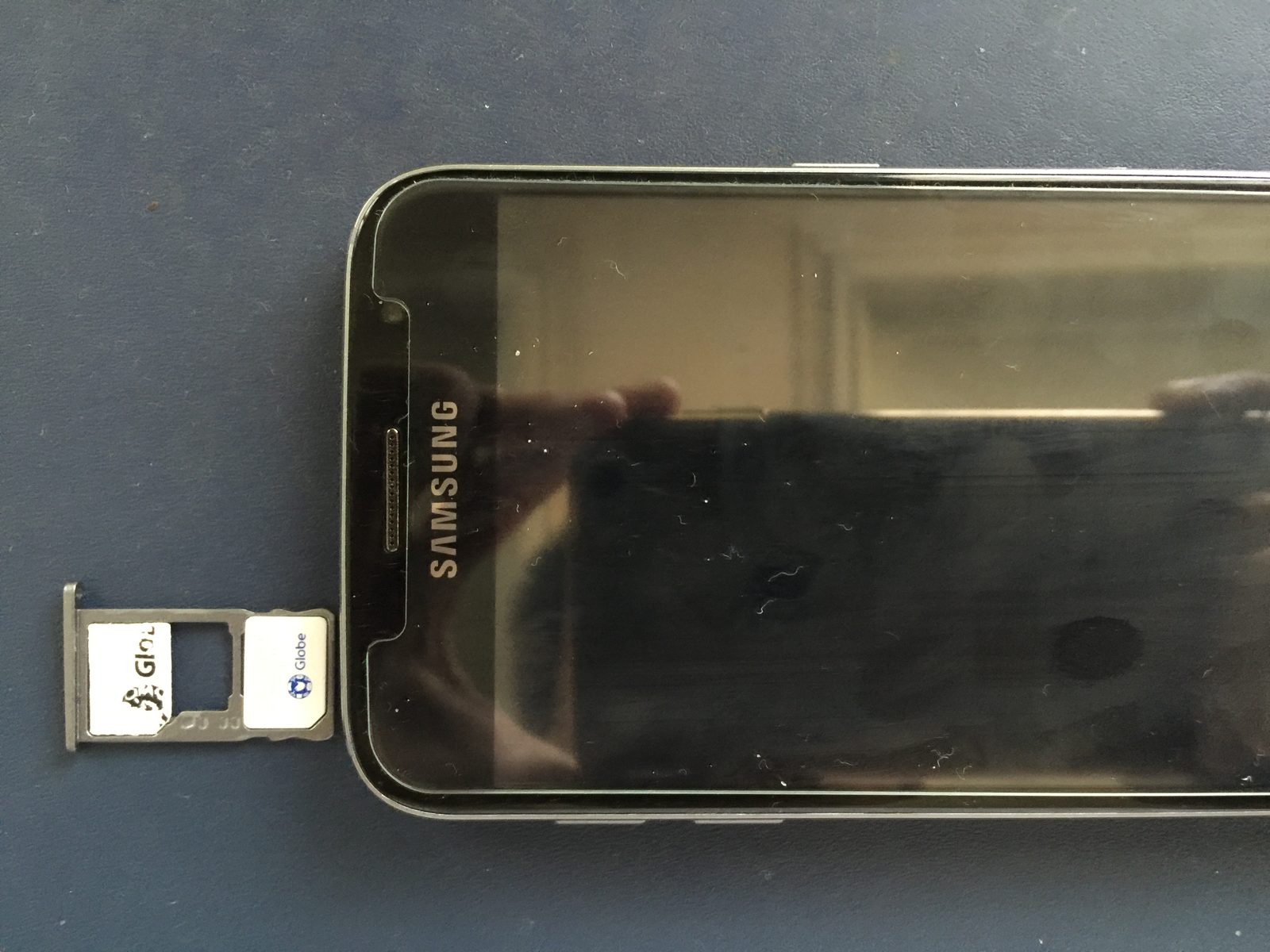 A dual-SIM tray pulled out of a smartphone