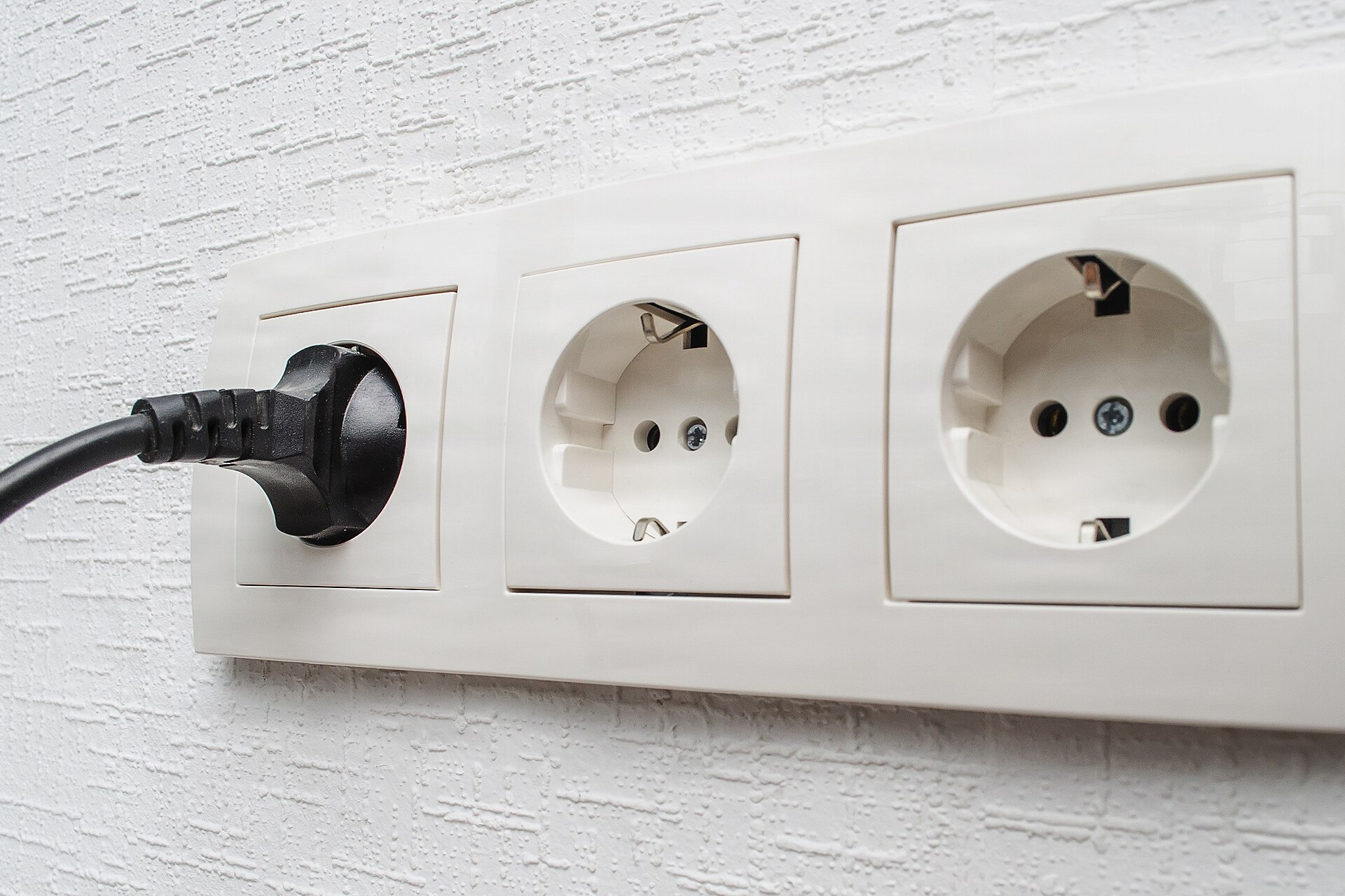 A European wall socket that a travel adapter must fit