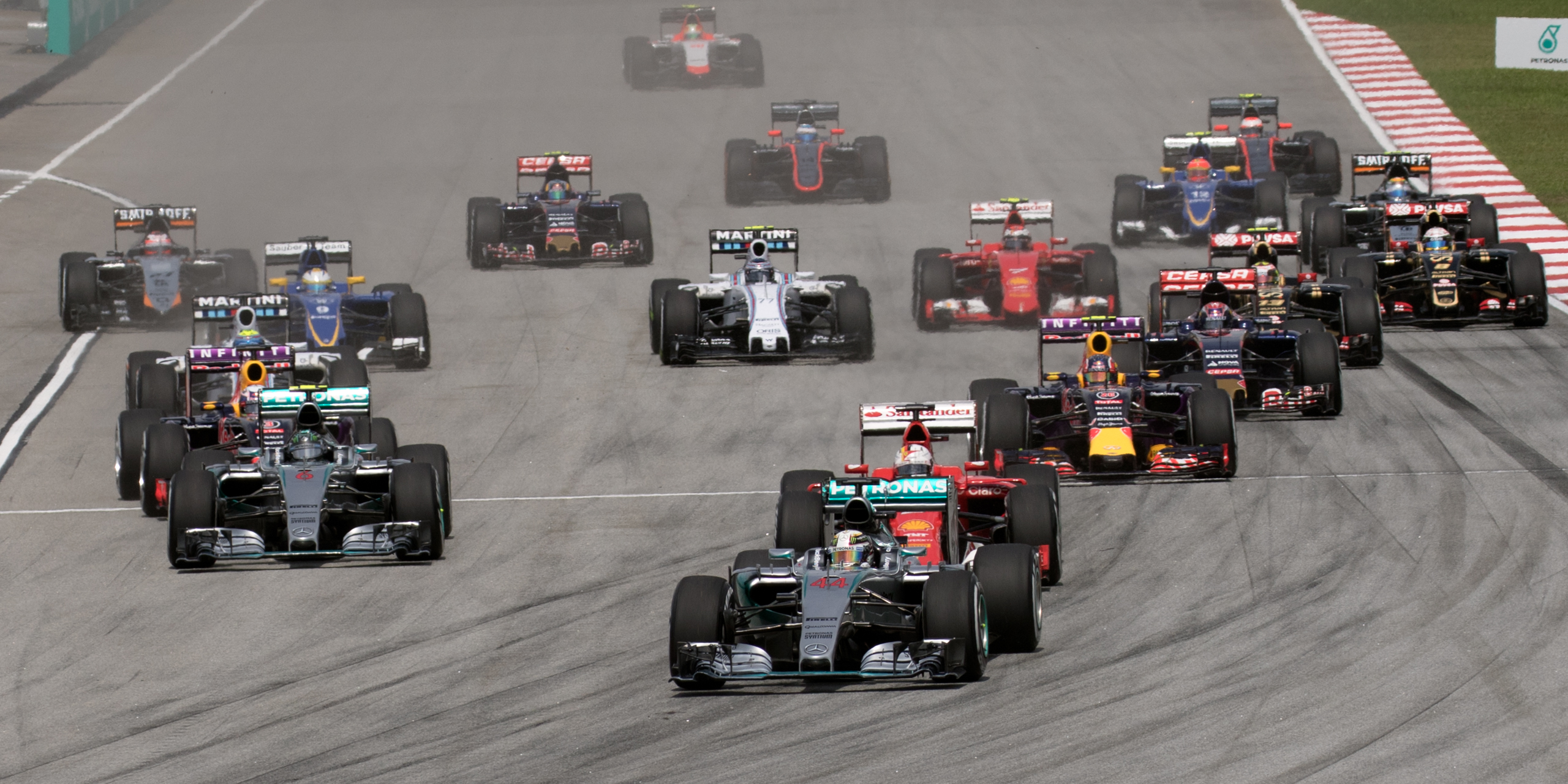 Formula 1 cars race at the start of a Grand Prix