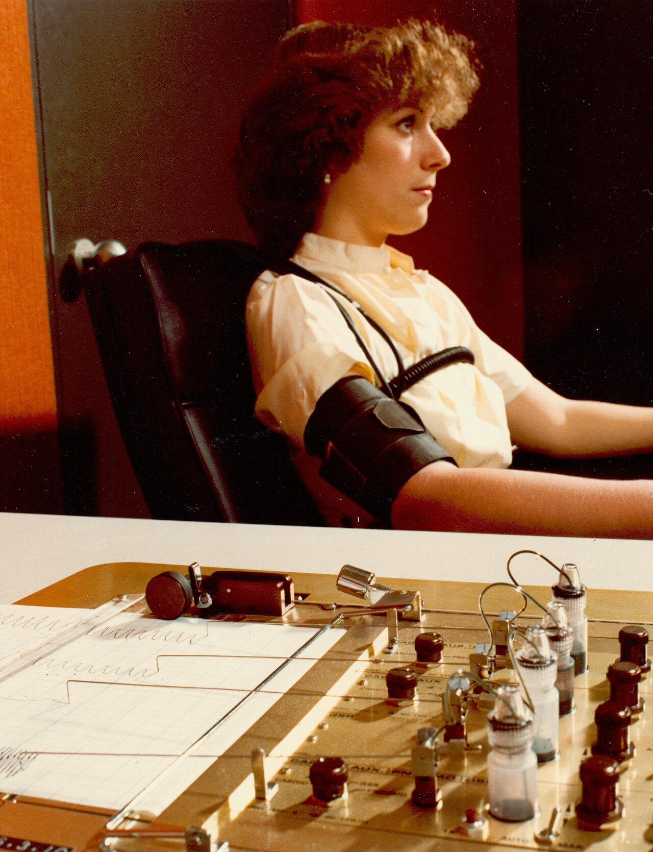 An FBI polygrapher taking notes during a polygraph examination