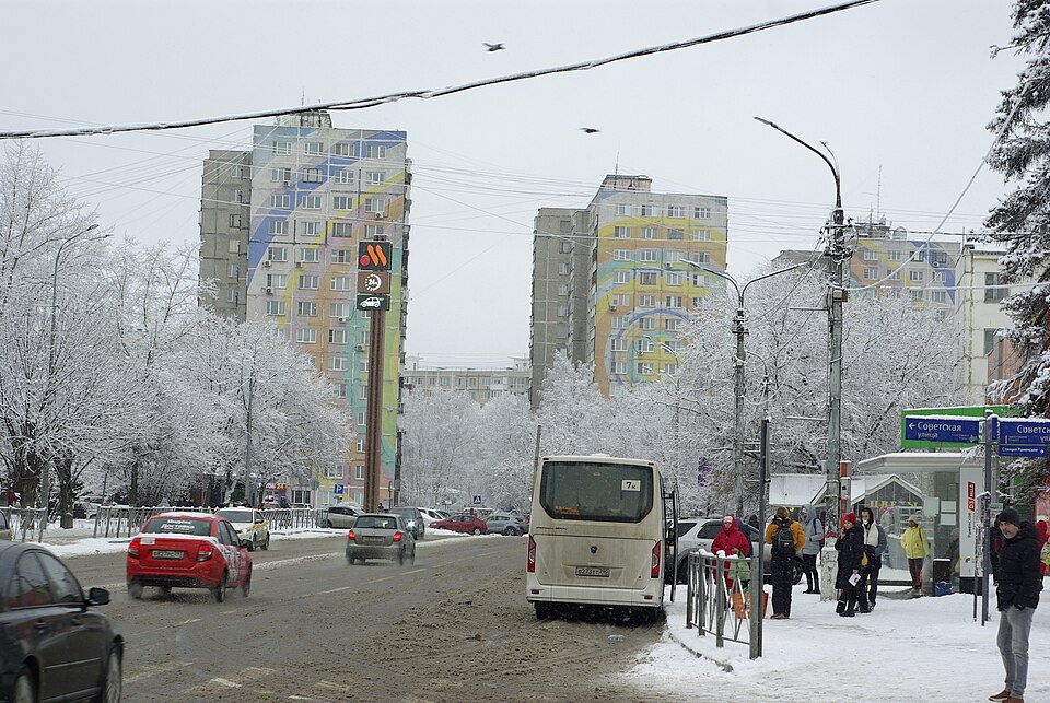 A snowy street in winter, where cold dry air pulls moisture from exposed skin