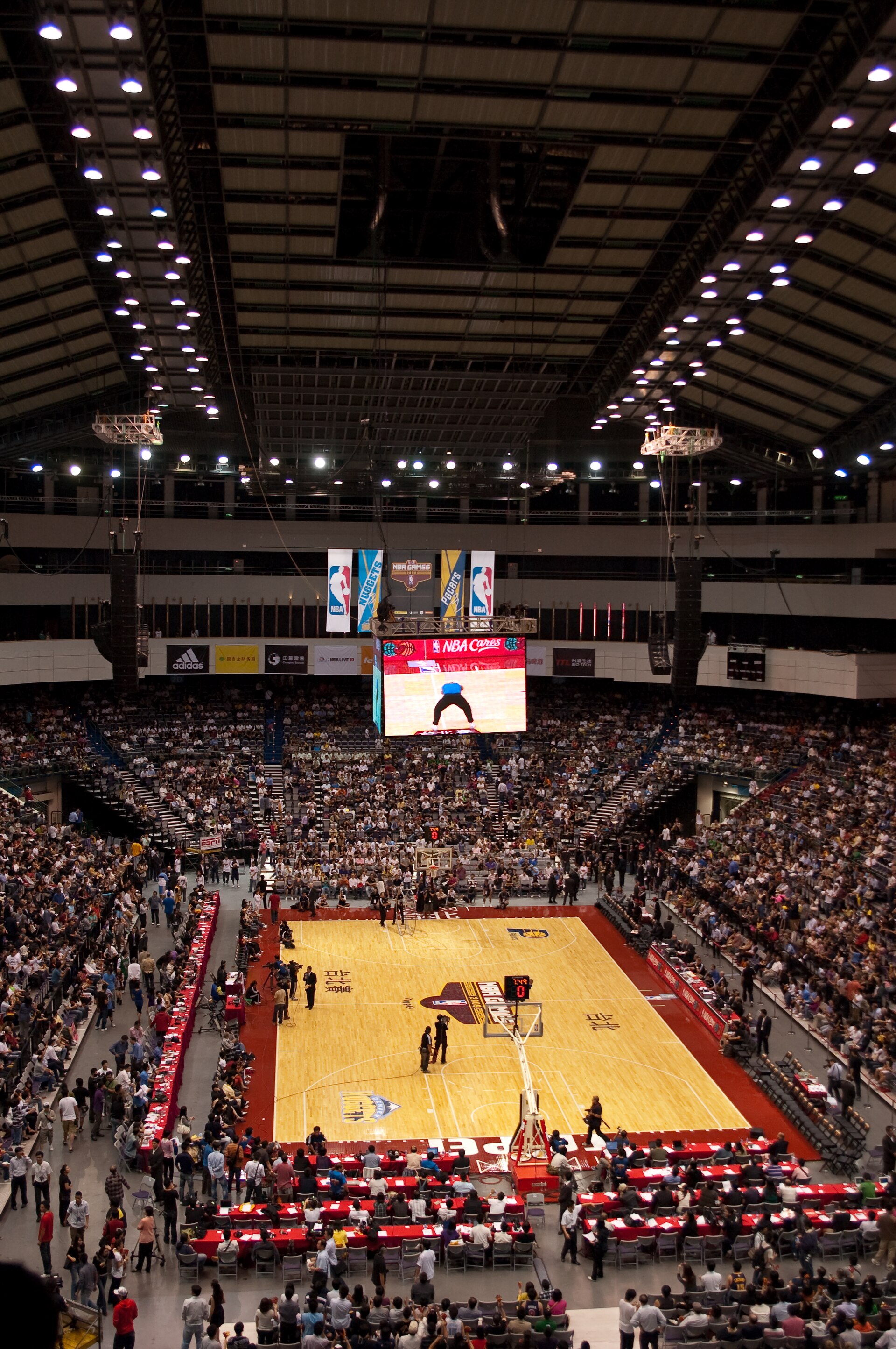 A preseason game between the Pacers and Nuggets at Taipei Arena in 2009