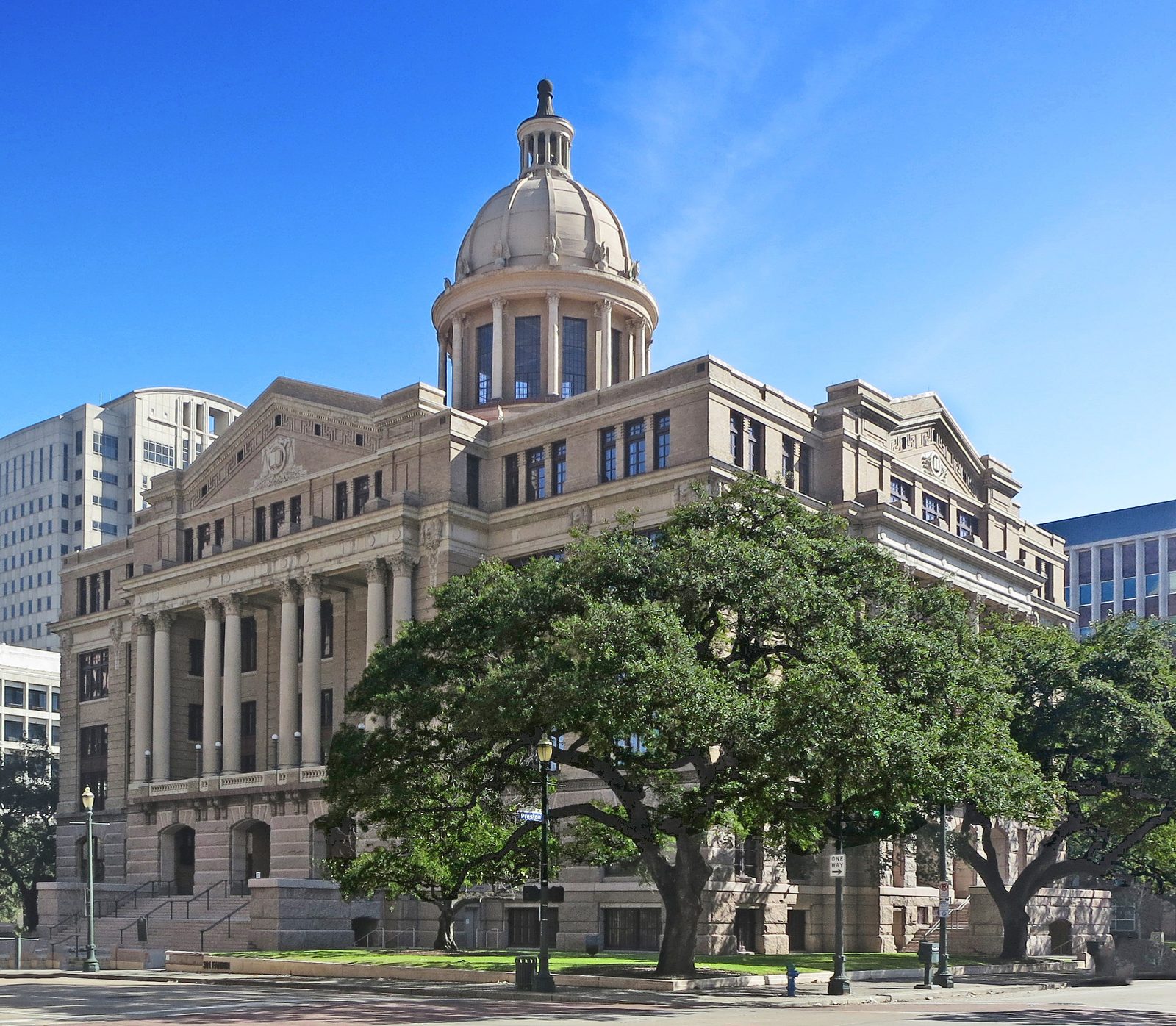 A courthouse with tall columns