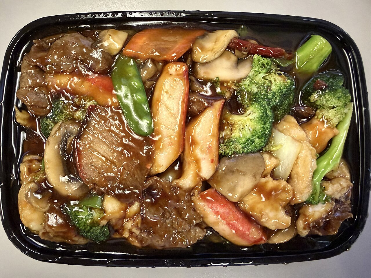 2026-03-21 17 18 00 A "Happy Family" (sliced chicken, beef, roast pork, imitation crab meat, lobster meat and shrimp sauteed with mixed vegetables in delicious brown sauce) in Westampton Township, New Jersey