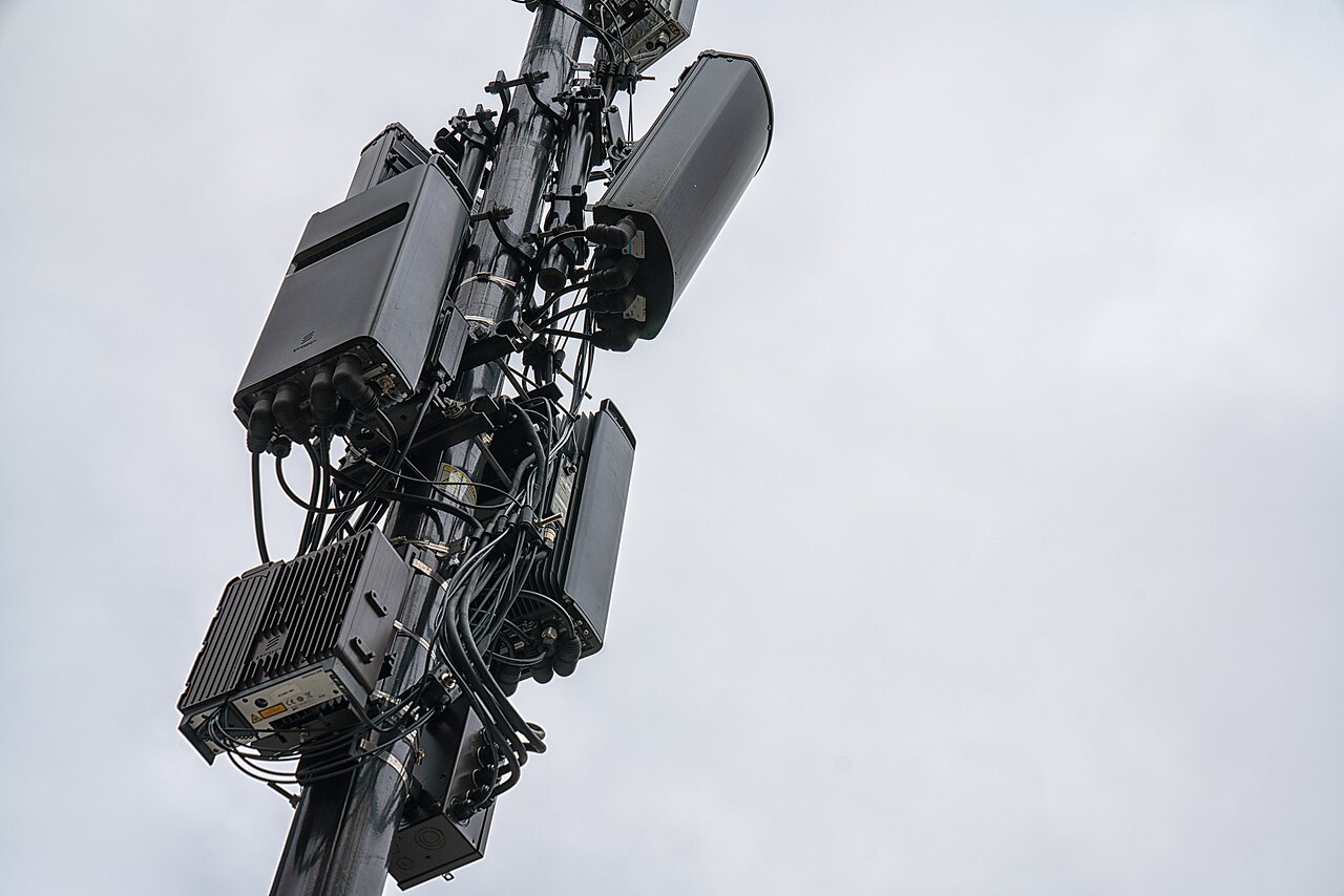 Cell tower antennas and 5G equipment