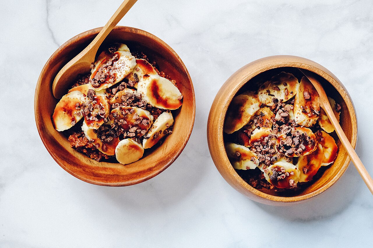 A banana oatmeal breakfast bowl, a simple pre-workout meal