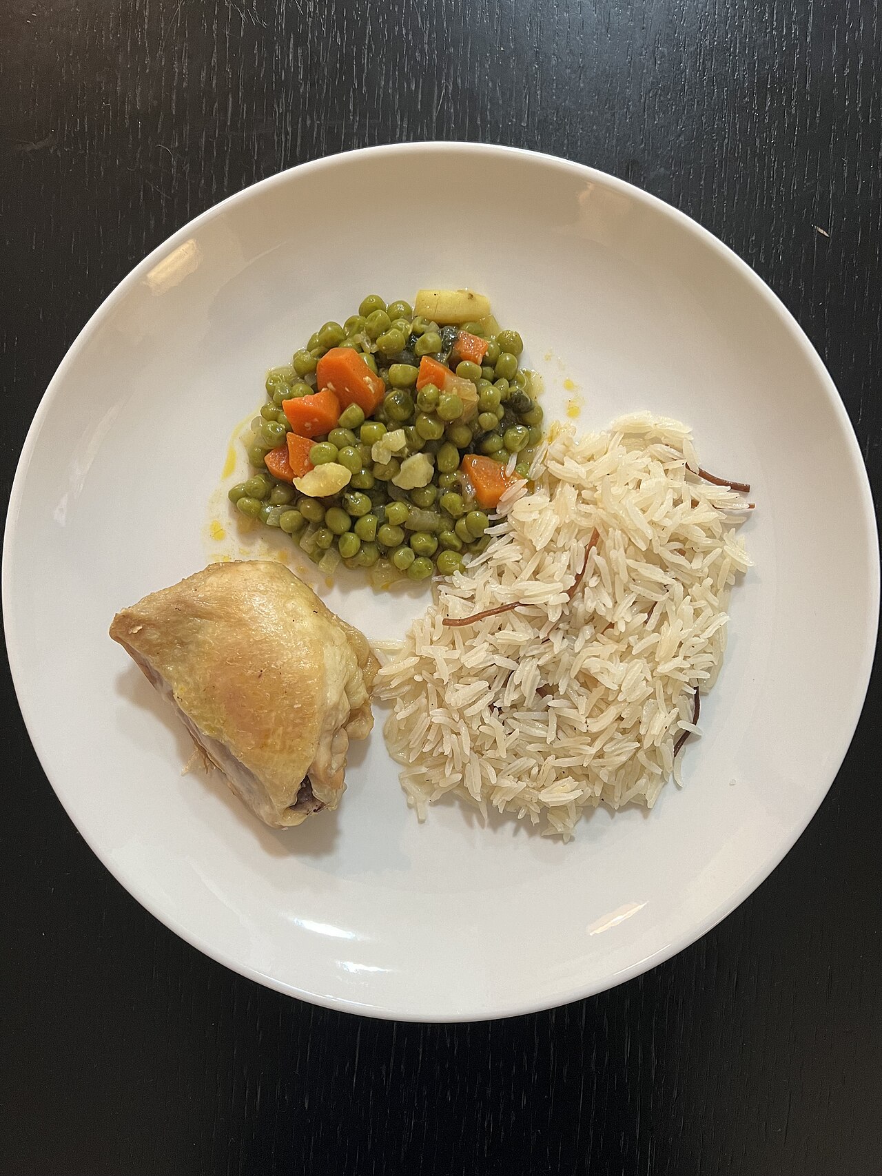 Grilled chicken with rice and vegetables, a balanced post-workout meal