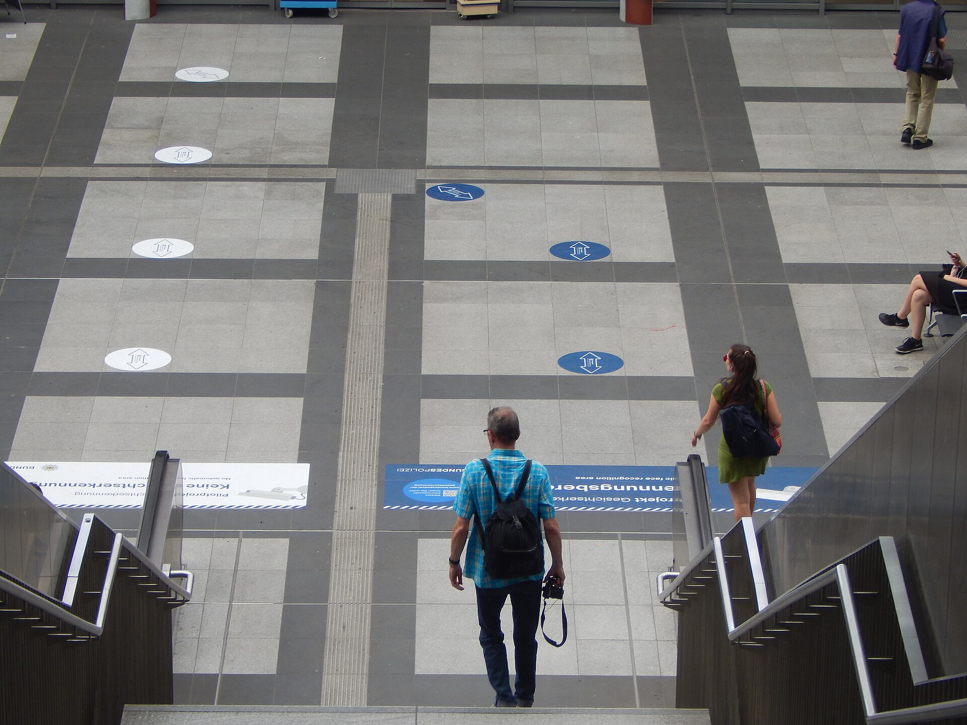 A face recognition field test at Berlin Südkreuz station