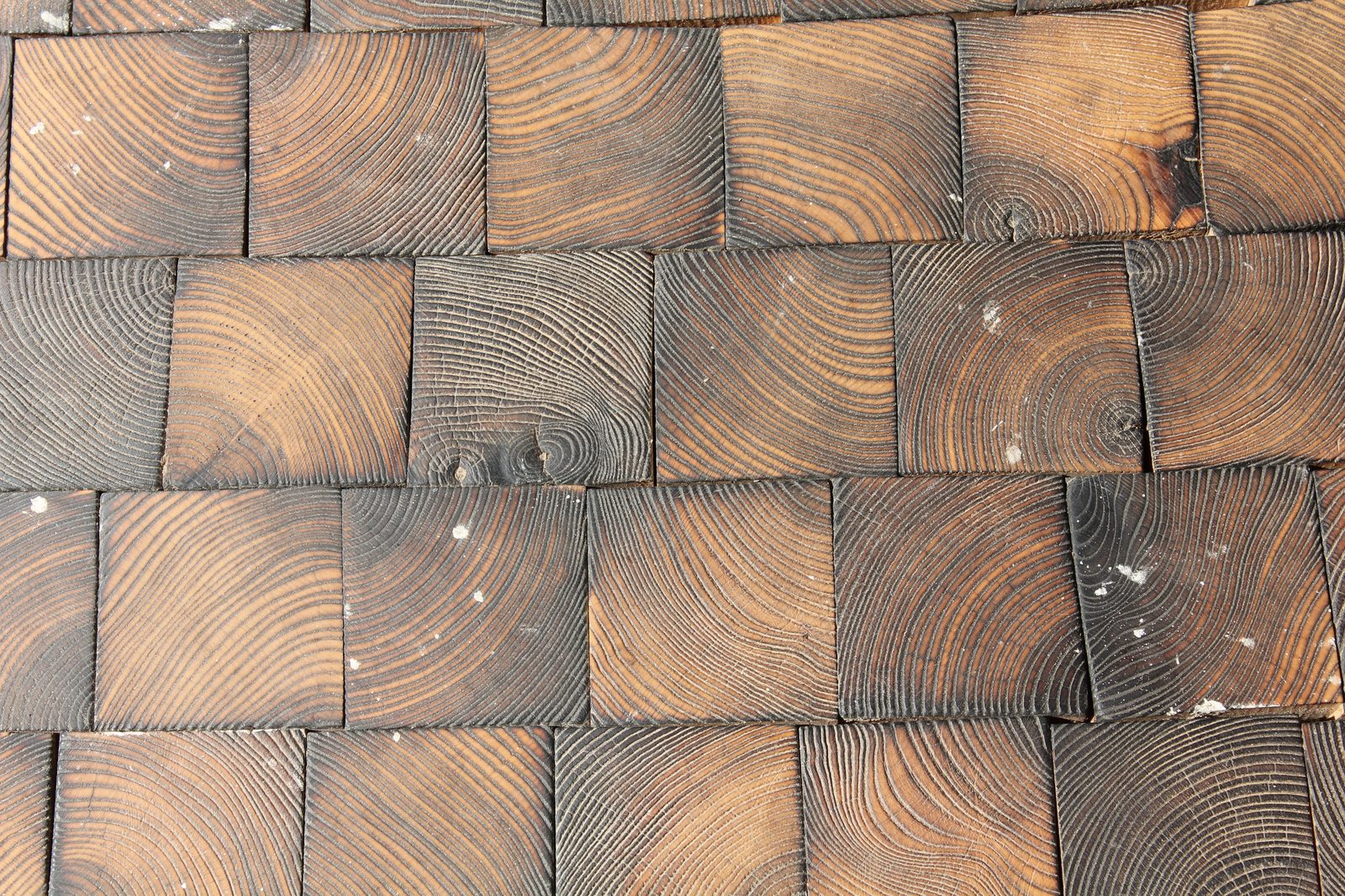 Light wooden floor tiles with tight seams