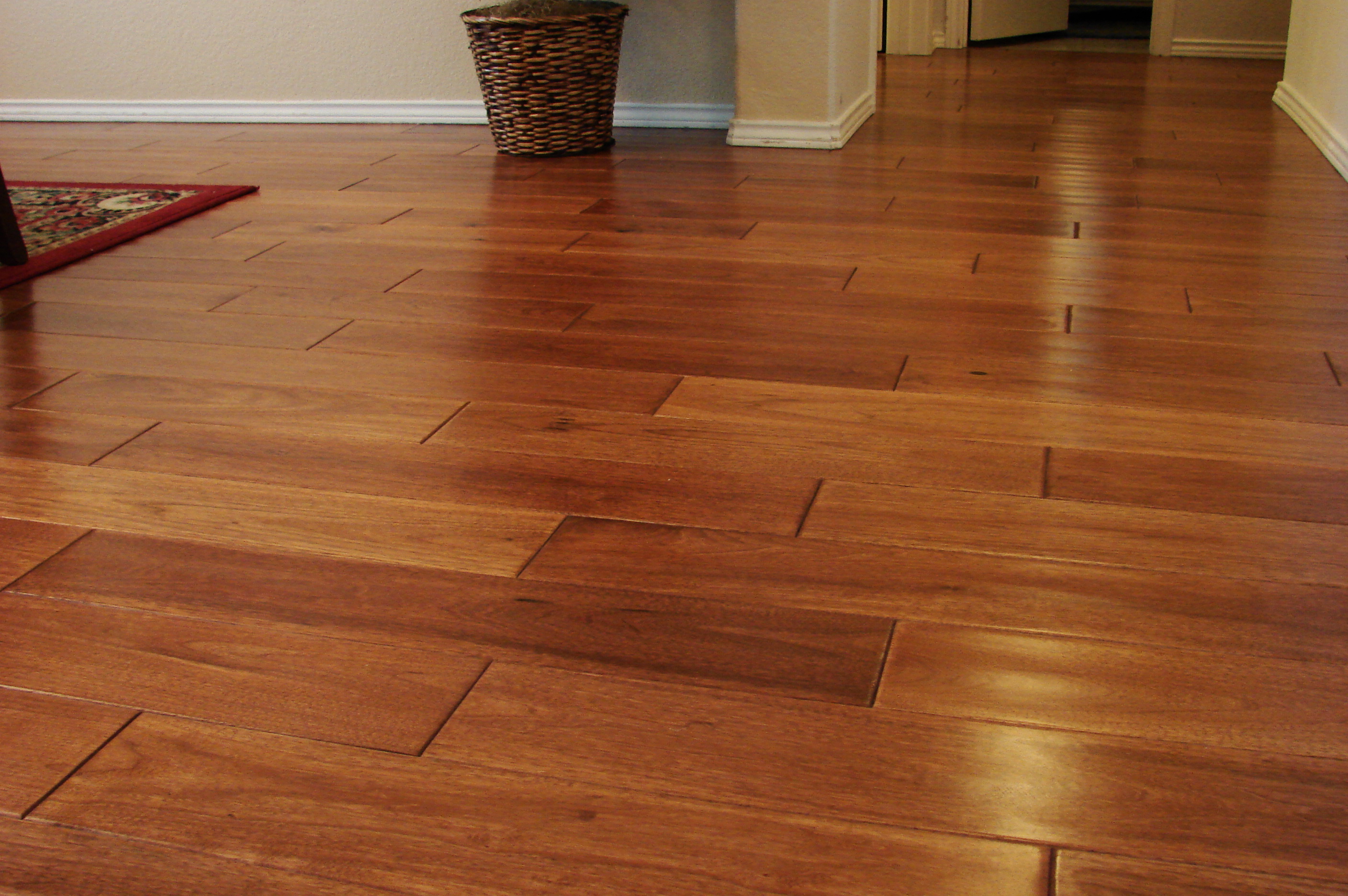 Hickory wood flooring with varied grain