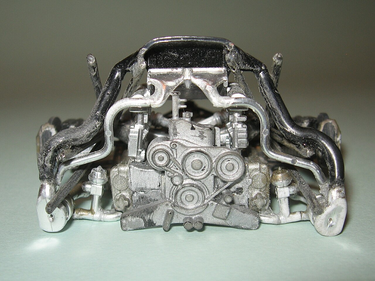 The front of an engine showing the serpentine belt routed around its pulleys