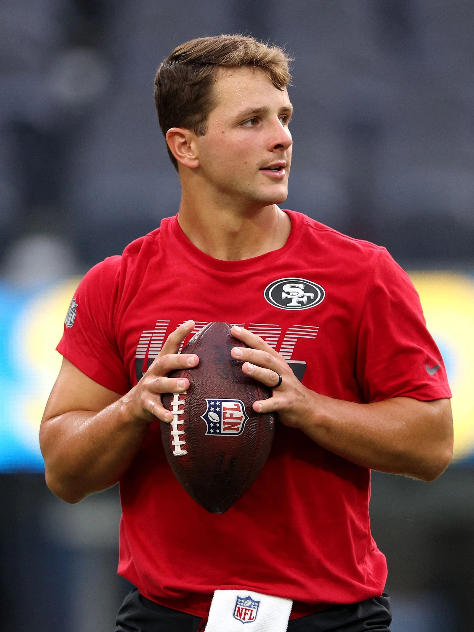 Brock Purdy warming up before a 2026 preseason game