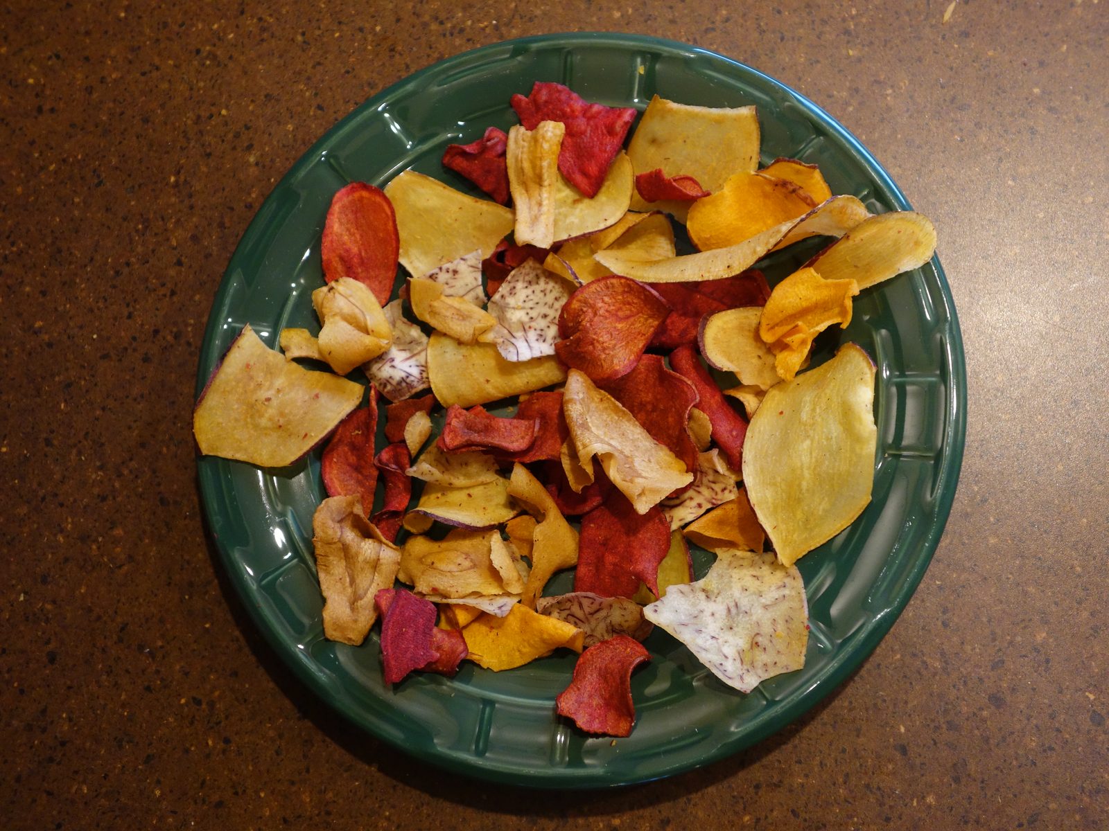 A bowl of vegetable chips