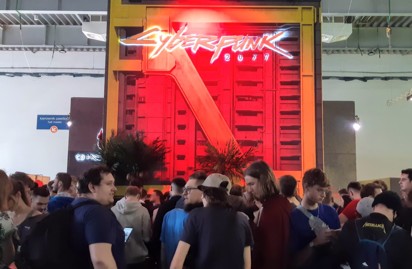 Cyberpunk 2077 logo display at a 2019 gaming expo with a crowd of fans